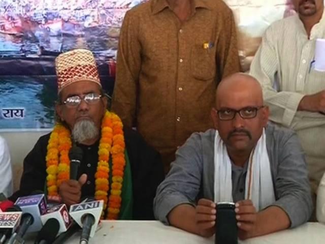 मोदी को टोपी पहनाने की कोशिश करने वाले मौलाना अब 'टोपी' उछालने में जुटे! मोदी को टोपी पहनाने की कोशिश करने वाले मौलाना अब ‘टोपी’ उछालने में जुटे!