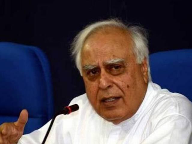 सिब्बल की फिसली जुबान, आने वाले दिनों के दिए संकेत सिब्बल की फिसली जुबान, आने वाले दिनों के दिए संकेत