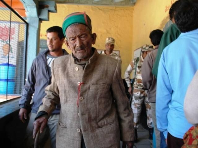 ABP LIVE: आठवें चरण की 64 सीटों पर मतदान शुरू, वोटिंग के दौरान पहली बार राहुल गांधी अमेठी में ABP LIVE: आठवें चरण की 64 सीटों पर मतदान शुरू, वोटिंग के दौरान पहली बार राहुल गांधी अमेठी में