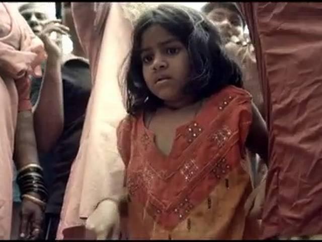 Watch: कभी न रोने वाली झुग्गी-झोपड़ी में जन्मी बच्ची का वीडियो यू ट्यूब पर हो रहा वायरल Watch: कभी न रोने वाली झुग्गी-झोपड़ी में जन्मी बच्ची का वीडियो यू ट्यूब पर हो रहा वायरल