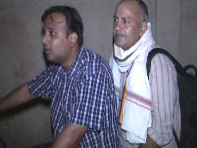 वाराणसी में मनीष सिसोदिया के मौजूद रहने पर उठे सवाल, वोटिंग से पहले बाइक से निकलने पर पुलिस ने की पूछताछ वाराणसी में मनीष सिसोदिया के मौजूद रहने पर उठे सवाल, वोटिंग से पहले बाइक से निकलने पर पुलिस ने की पूछताछ