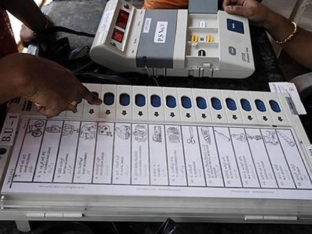 बंगाल में हिंसा के बीच करीब 70 फीसदी मतदान बंगाल में हिंसा के बीच करीब 70 फीसदी मतदान