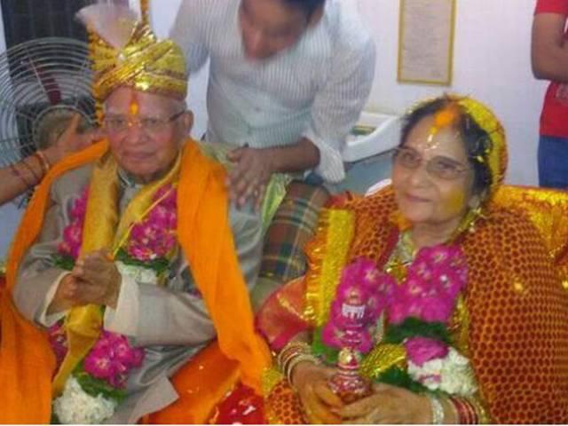 एनडी तिवारी ने 88 साल की उम्र में की शादी, उज्जवला शर्मा के साथ लिए सात फेरे एनडी तिवारी ने 88 साल की उम्र में की शादी, उज्जवला शर्मा के साथ लिए सात फेरे