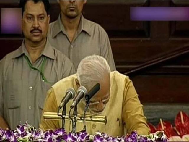 मोदी की नियुक्ति में केवल बीजेपी के बहुमत को संज्ञान में लिया राष्ट्रपति ने मोदी की नियुक्ति में केवल बीजेपी के बहुमत को संज्ञान में लिया राष्ट्रपति ने