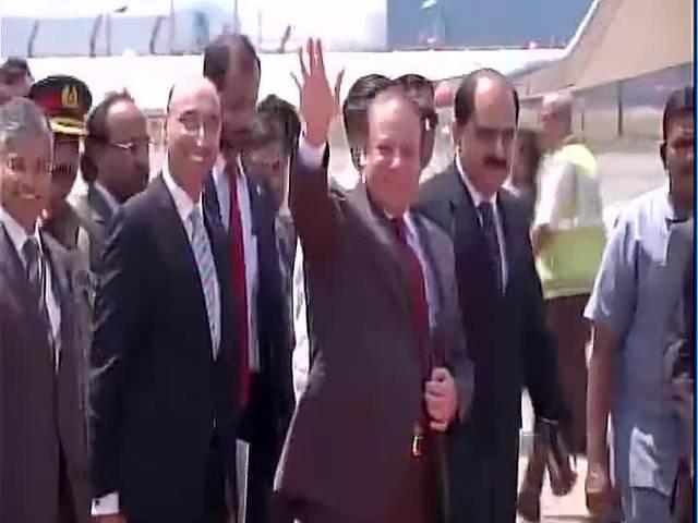 'शांति का संदेश' लेकर भारत पहुंचे नवाज शरीफ ‘शांति का संदेश’ लेकर भारत पहुंचे नवाज शरीफ