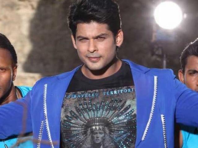 'झलक..' के सेट पर पहुंच यादों में खोए सिद्धार्थ ‘झलक..’ के सेट पर पहुंच यादों में खोए सिद्धार्थ