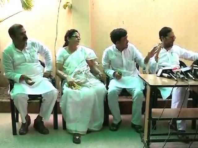 बिहार में चुनाव हारने के बाद जेडीयू और आरजेडी में बग़ावत बिहार में चुनाव हारने के बाद जेडीयू और आरजेडी में बग़ावत