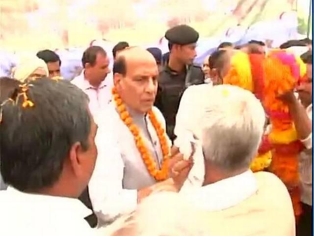 पंगु व्यवस्था को बदलने के लिये सरकार को समय दें : राजनाथ पंगु व्यवस्था को बदलने के लिये सरकार को समय दें : राजनाथ