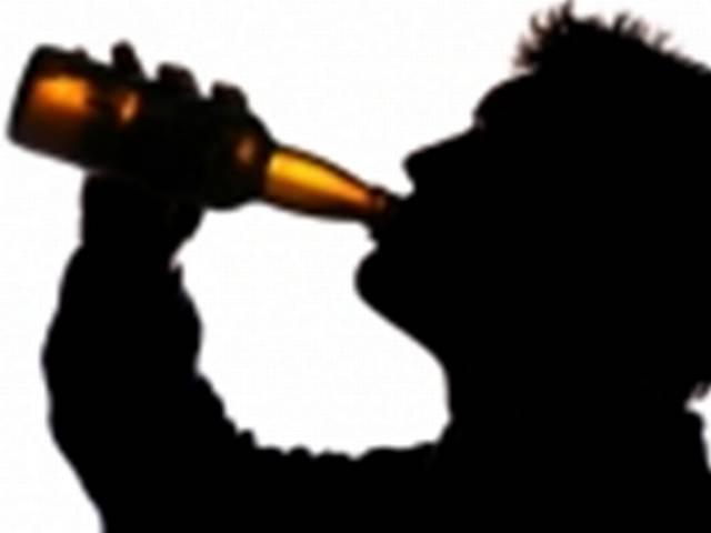 शराबी युवक ने चबा डाला व्यवसायी का होंठ शराबी युवक ने चबा डाला व्यवसायी का होंठ