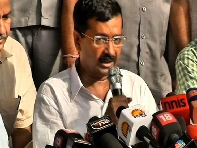 ई-रिक्शा के मुद्दे पर उपराज्यपाल से मिले केजरीवाल, कांग्रेस ने भी लिखा पत्र ई-रिक्शा के मुद्दे पर उपराज्यपाल से मिले केजरीवाल, कांग्रेस ने भी लिखा पत्र
