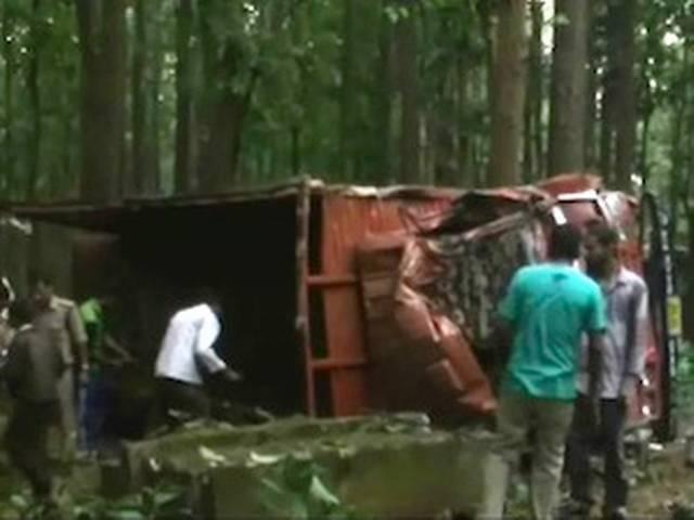 हिमाचल प्रदेश: बस खाई में गिरने से 11 की मौत, 48 घायल हिमाचल प्रदेश: बस खाई में गिरने से 11 की मौत, 48 घायल