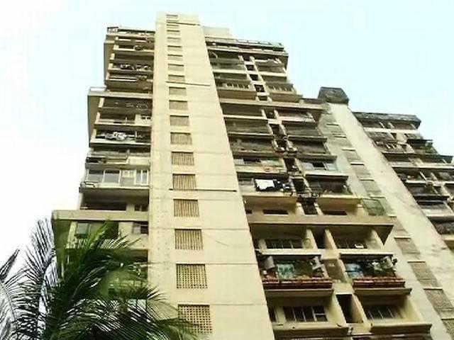 कैंपा कोला: गेट नहीं खोलने पर बैरंग लौटे बीएमसी अधिकारी, नहीं कटे बिजली, पानी और गैस कनेक्शन कैंपा कोला: गेट नहीं खोलने पर बैरंग लौटे बीएमसी अधिकारी, नहीं कटे बिजली, पानी और गैस कनेक्शन