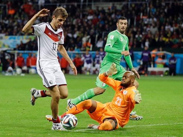 फीफा: अल्जीरिया को हराकर जर्मनी ने क्वार्टरफाइनल में जगह बनाई fifa_germany_algeria