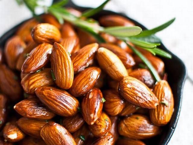 बादाम खाने से आपका ‘दिल’ रहेगा स्वस्थ्य almond_study_health