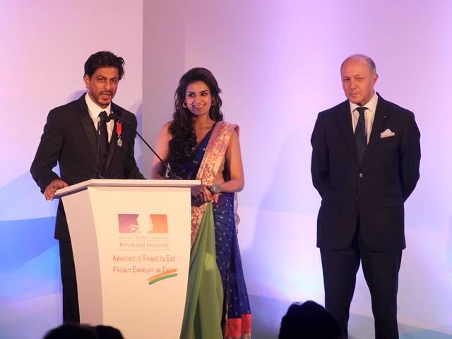 मां के जन्मदिन पर शाहरूख खान को मिला फ्रांस का शीर्ष नागरिक सम्मान Shah_Rukh_Khan_award_KnightoftheLegionofHonour