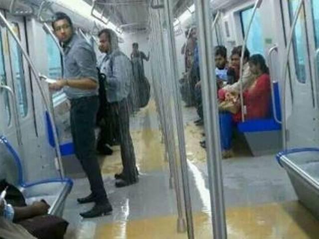 मुंबई की नई-नवेली मेट्रो ट्रेन की खुली पोल! mumbai_nano_train_