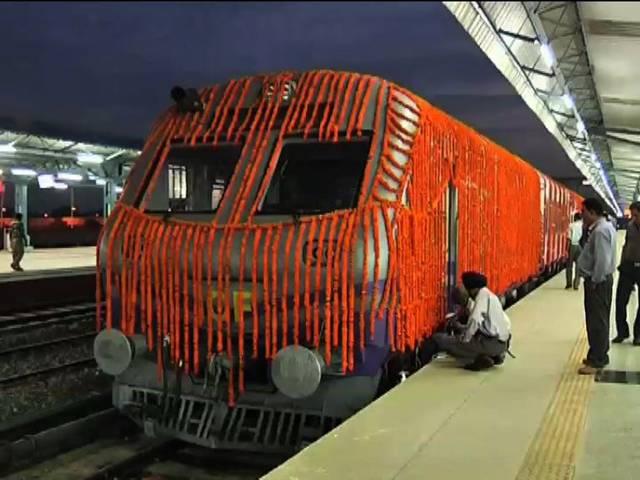 वैष्णो देवी अब दूर नहीं, मोदी की हरी झंडी के बाद कटरा से दौड़ी ट्रेन vaishno_devi_train_pm_katra