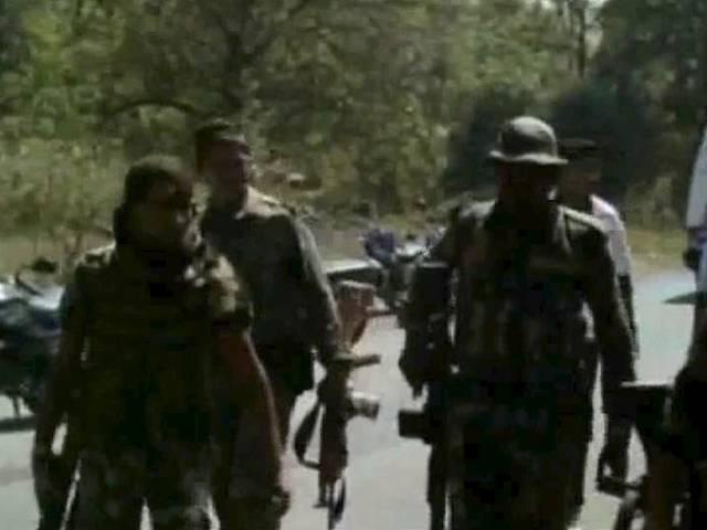 कथित नक्सल शिविर में भाग लेने जाते समय छह नाबालिग लड़कियों सहित 30 गिरफ्तार _Naxal _training _camp _arrest