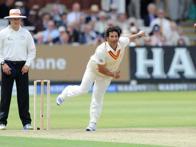 युवराज का शतक, सचिन की टीम के सामने 294 रनों का लक्ष्य yuvraj singh_sachin tendulkar_mcc_rest of world_lords_shane warne
