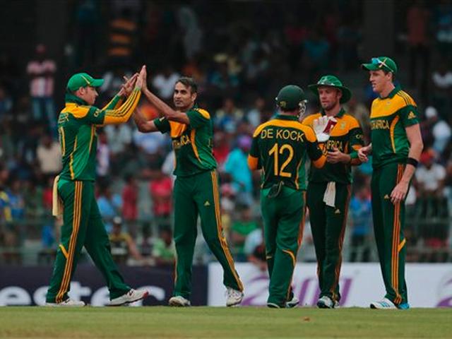 अमला का शतक, श्रीलंका पर दक्षिण अफ्रीका की बड़ी जीत south africa_srilanka_first one day_hashim amla