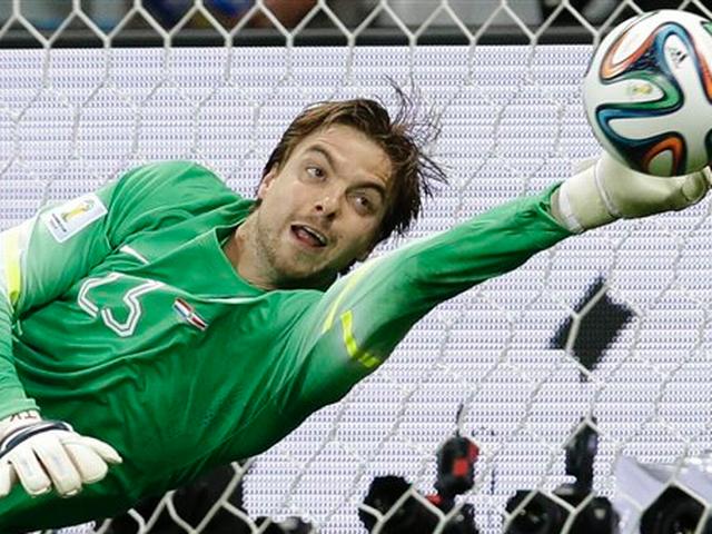 मेसी और उनके साथी खिलाड़ियों के फ्री किक के अध्ययन में जुटे क्रुल tim krul_netherlands_
