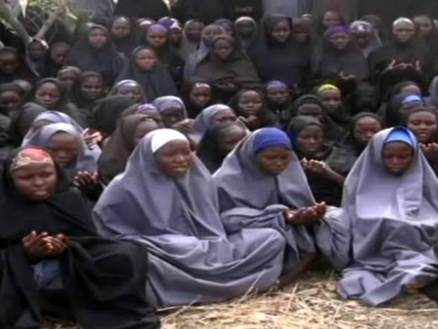 नाइजीरिया में 60 से ज्यादा लड़कियां बोको हराम के चंगुल बच निकलीं _Nigeria _girls _run _away _terrorist