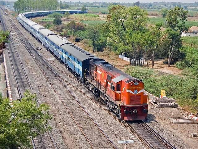 रेल बजट: आठ नई लाइनों और दोहरीकरण की परियोजना के लिए होंगे 18 सर्वेक्षण Rail_budget_train_railway_new_line