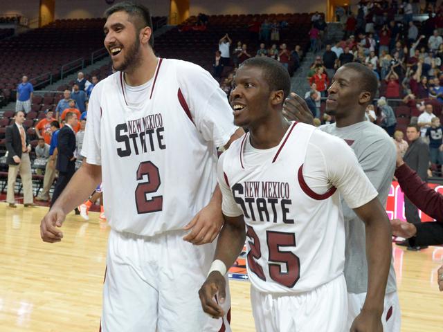 एनबीए में धमाल मचाएंगे भारत के सिम भुल्लर Indian-Origin Athlete Sim Bhullar to be Part of NBA