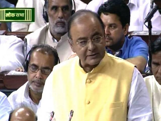 बजट : ढाई लाख तक कोई टैक्स नहीं, टीवी, कंप्यूटर पार्ट्स, जूते होंगे सस्ते Budget_live_update