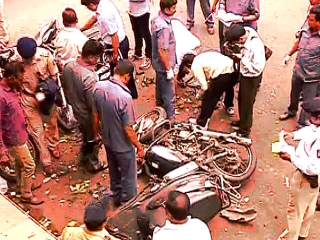पुणे में थाने की पार्किंग में आईडी विस्फोट, तीन लोग घायल pune