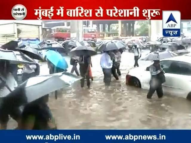 मुंबई में रात से हो रही बारिश की वजह से परेशानी, निचले इलाकों में पानी भरा Heavy rains in Mumbai, water logging in many area