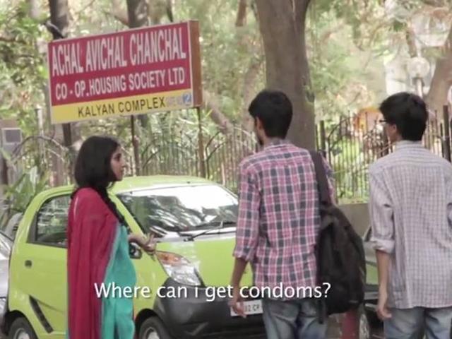 जब राह चलते लोगों से लड़की ने पूछा कहां मिलेगा कंडोम When a girl asked people where she could find condoms
