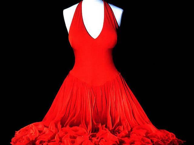 रेड ड्रेस का मतलब सेक्स के लिए आमंत्रण! red dress