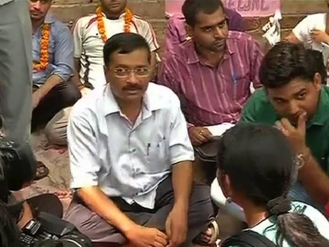 जंतर-मंतर पर धरना दे रहे शिक्षकों ने केजरीवाल से मांगा समर्थन, केजरीवाल ने कहा-धरना देने से कुछ नहीं होता arvind_kejriwal_