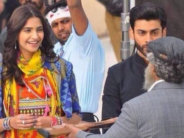 सोनम-फवाद स्टारर खूबसूरत का दूसरा पोस्टर रिलीज khoobsurat_poster
