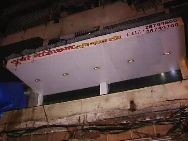 मुंबई के गोरेगांव में चार मंजिला शॉपिंग सेंटर की इमारत का स्लैब गिरा, एक शख्स की मौत, 6 जख्मी mumbai_building_collapse