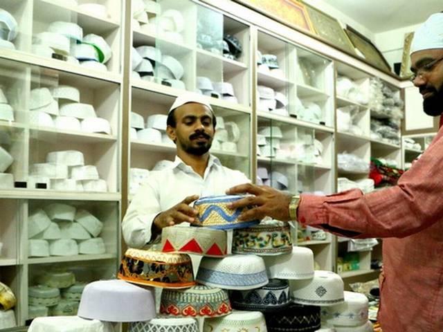 रमजान में खिल उठा टोपियों का बाजार Skull cap sales boost during Ramadan