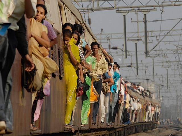 गुड न्यूज: मुंबई लोकल ट्रेनों में महिला यात्रियों की सुरक्षा के लिए 500 होमगार्ड mumbai local_security_women security