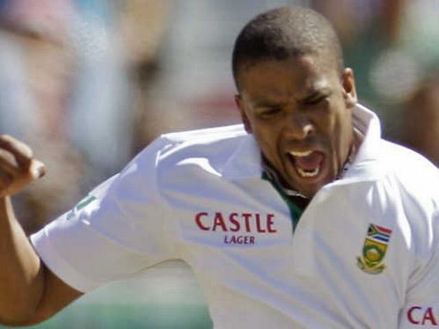 गेंद से छेड़छाड़ के दोषी फिलेंडर पर जुर्माना South Africa v Sri Lanka: Vernon Philander fined for ball tampering