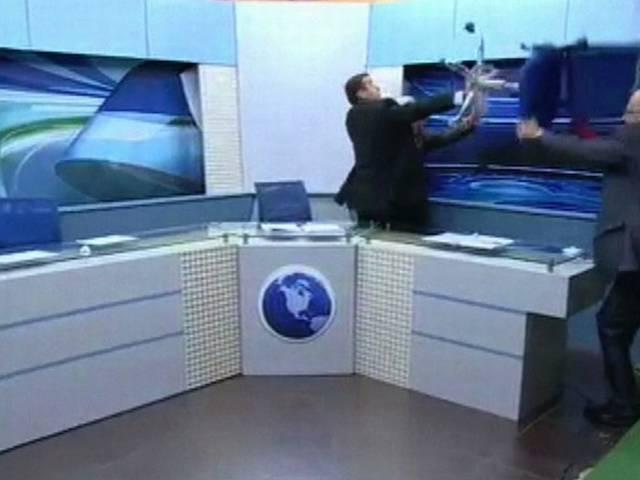 जॉर्डन के स्टूडियों में पत्रकार और वकील के बीच शो के दौरान मारपीट tv studio_journalist_show