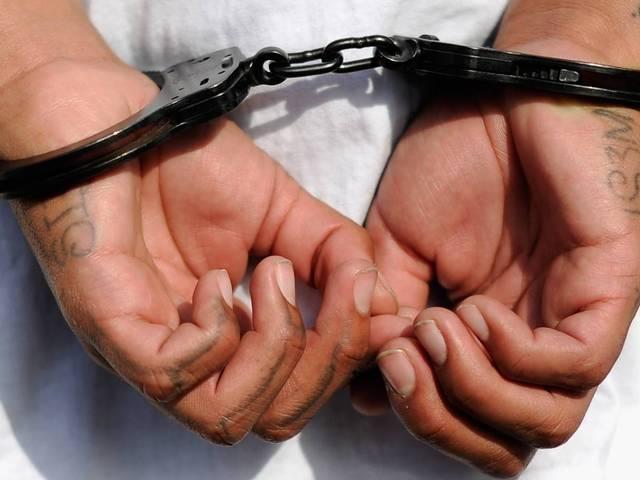 हथियारों की तस्करी से जुड़े गिरोह का पर्दाफाश delhi_police_arrested_five_people_weapons_export