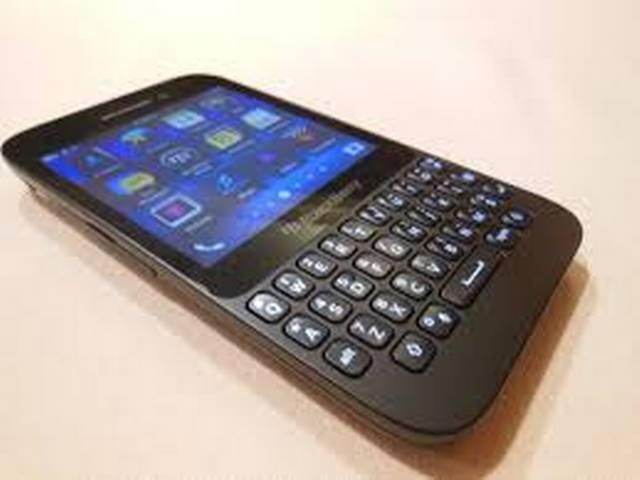 ब्लैकबेरी ने तीन स्मार्टफोन के दाम घटाए, Q5 के दाम में भारी कटौती BLACKBERRY_SLASHED_PRICE_SMARTPHONE