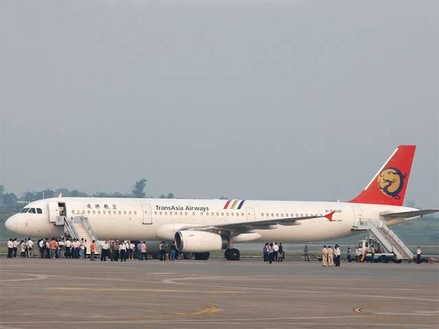 ताइवान में विमान दुर्घटना, 51 लोगों की मौत : रिपोर्ट Taiwan_Plane_Crash_51_Reportedly_Dead_As_TransAsia_Plane_Makes_Emergency_Landing