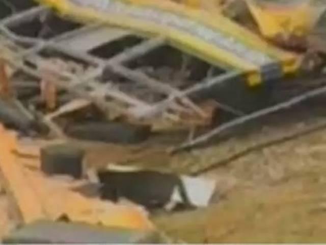 तेलंगाना में ट्रेन से टकराई बस, 25 बच्चों की मौत, अनेक जख्मी train accident in andhra pradesh telangana