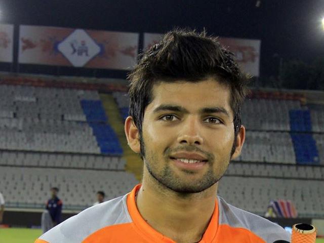 भारत की शानदार जीत में मनन और मोहित चमके India A tour of Australia 2014: Manan Vohra, Mohit Sharma