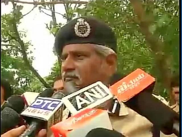 UPSC विवाद: एडमिट कार्ड जारी होने के बाद बवाल, संसद भवन का घेराव करने वाले छात्रों की पिटाई UPSC aspirants clash with police, burn vehicles including a police jeep in North Delhi