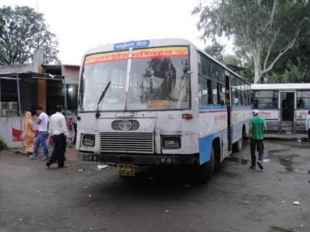 बस ने मारी मोटरसाइकिल को टक्कर, पिता-पुत्री की मौत bus_motercycle