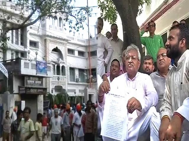 यूपी में ये क्या हो रहा है? up_saharanpur_kanth_bjp
