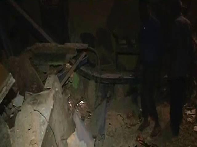 दिल्ली के ओखला में बिल्डिंग गिरी,एक आदमी की मौत, एक जख्मी building_collapse_delhi