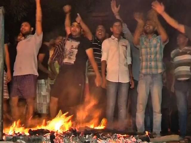यूपीएससी विवाद: आठ दिन से अनशन कर रहे छात्रों को पुलिस ने खदेड़ा, गुस्साए छात्रों ने की तोड़फोड़ upsc_student_protest